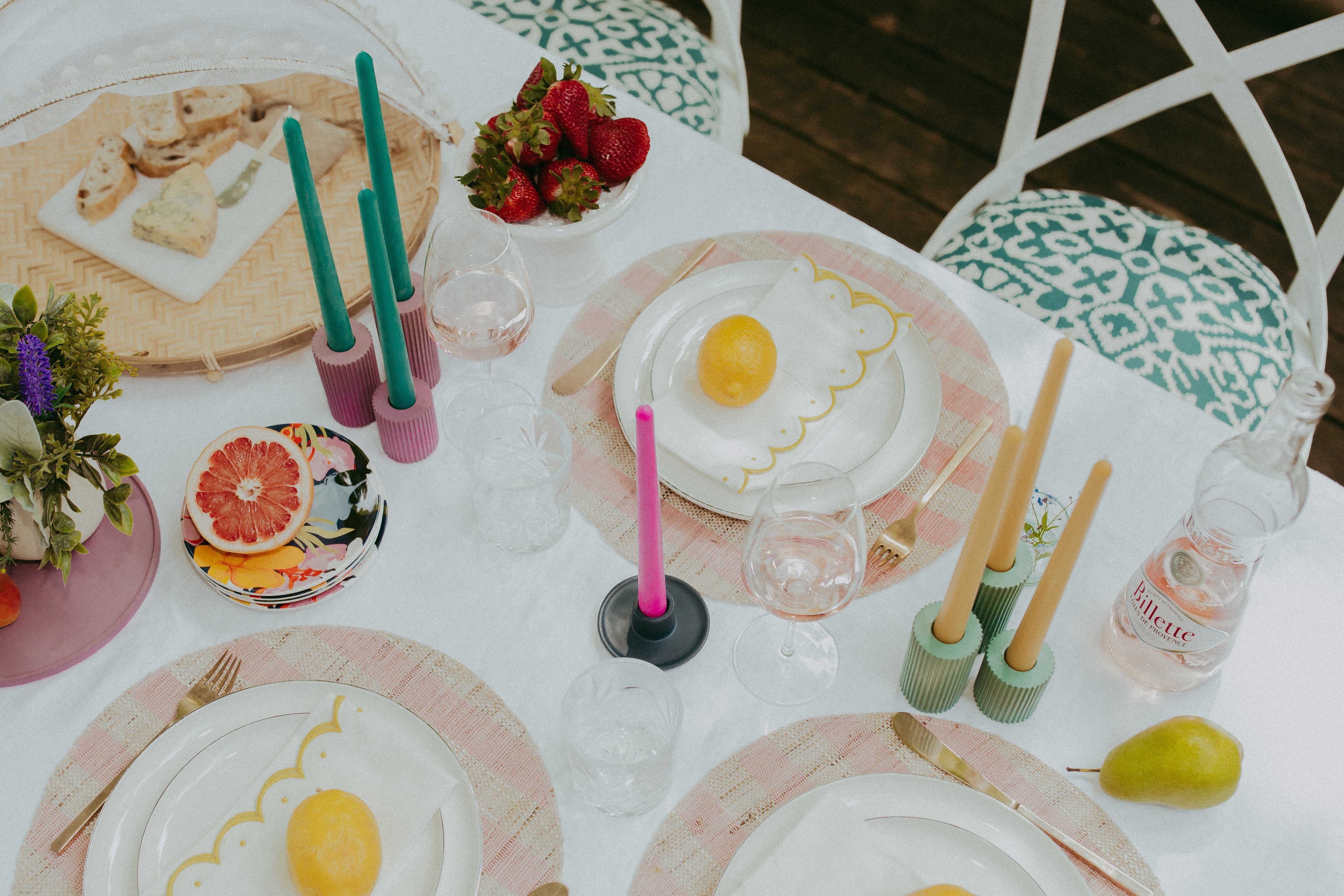 Elevate Your Outdoor Dining Experience: 5 Styling Tips for Summer