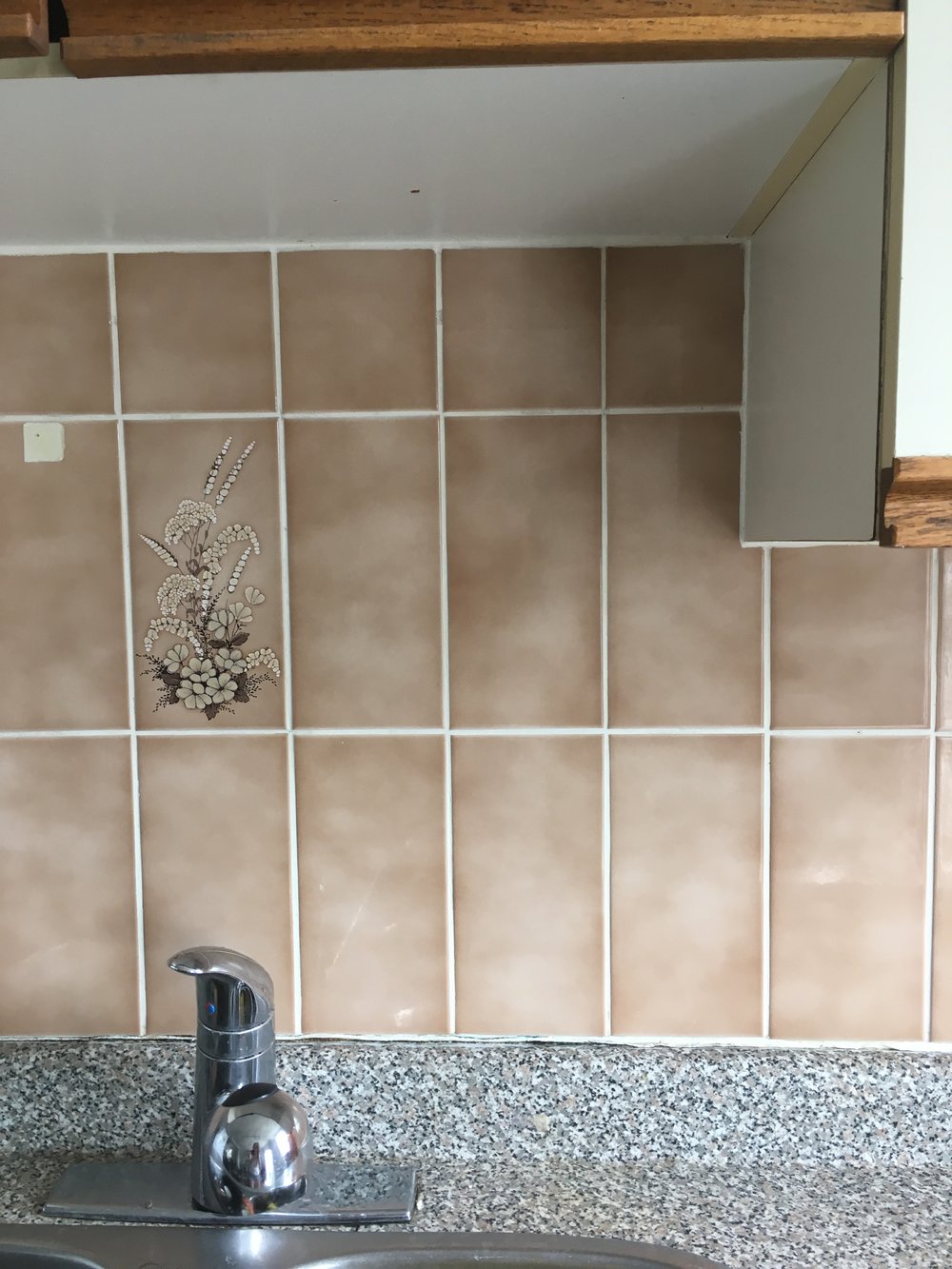 Low-budget Kitchen Reno Part 1: Say Goodbye To Those Tacky Tiles!